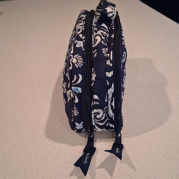 Vera Bradley Blush & Brush Makeup Case in Steel Blue Medallion - Picture 16 of 16